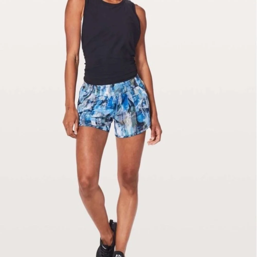 Lululemon Tracker Short V  Sun Dazed Multi Blue SZ 4